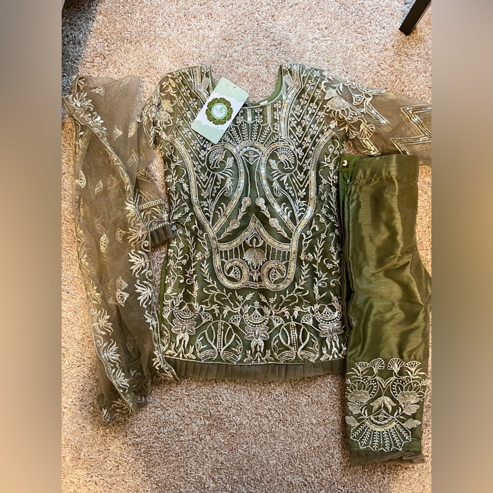 NWT’s 3 Peice 3/4T Pakistani/ Indian Toddler Suit